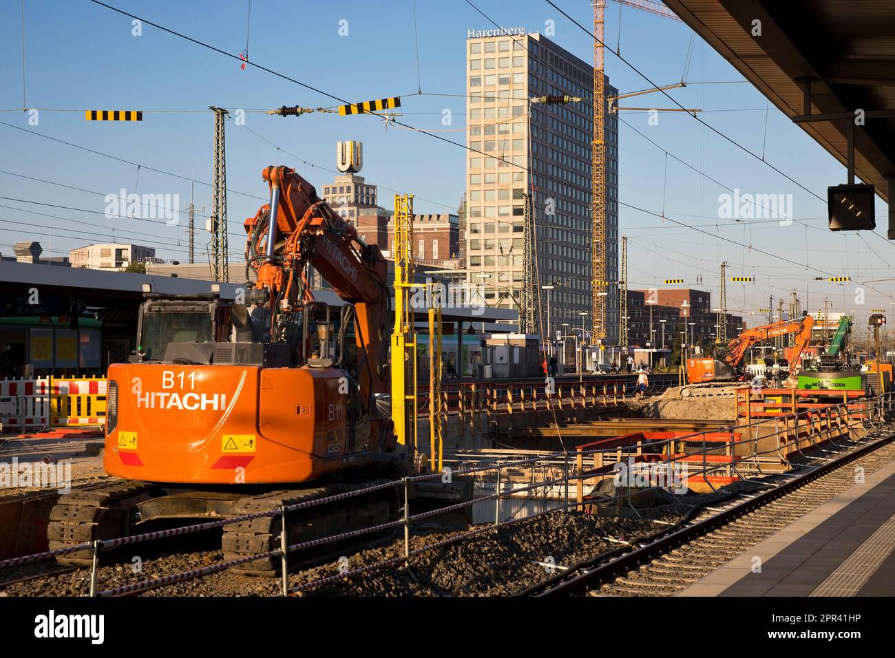 Baustelle A Dortmund Hauptbahnhof, Dortmunder U und Harenberg Stadtzentrum im Hintergrund , Deutschland, Nordrhein-Westfalen, Ruhrgebiet, Stockfoto