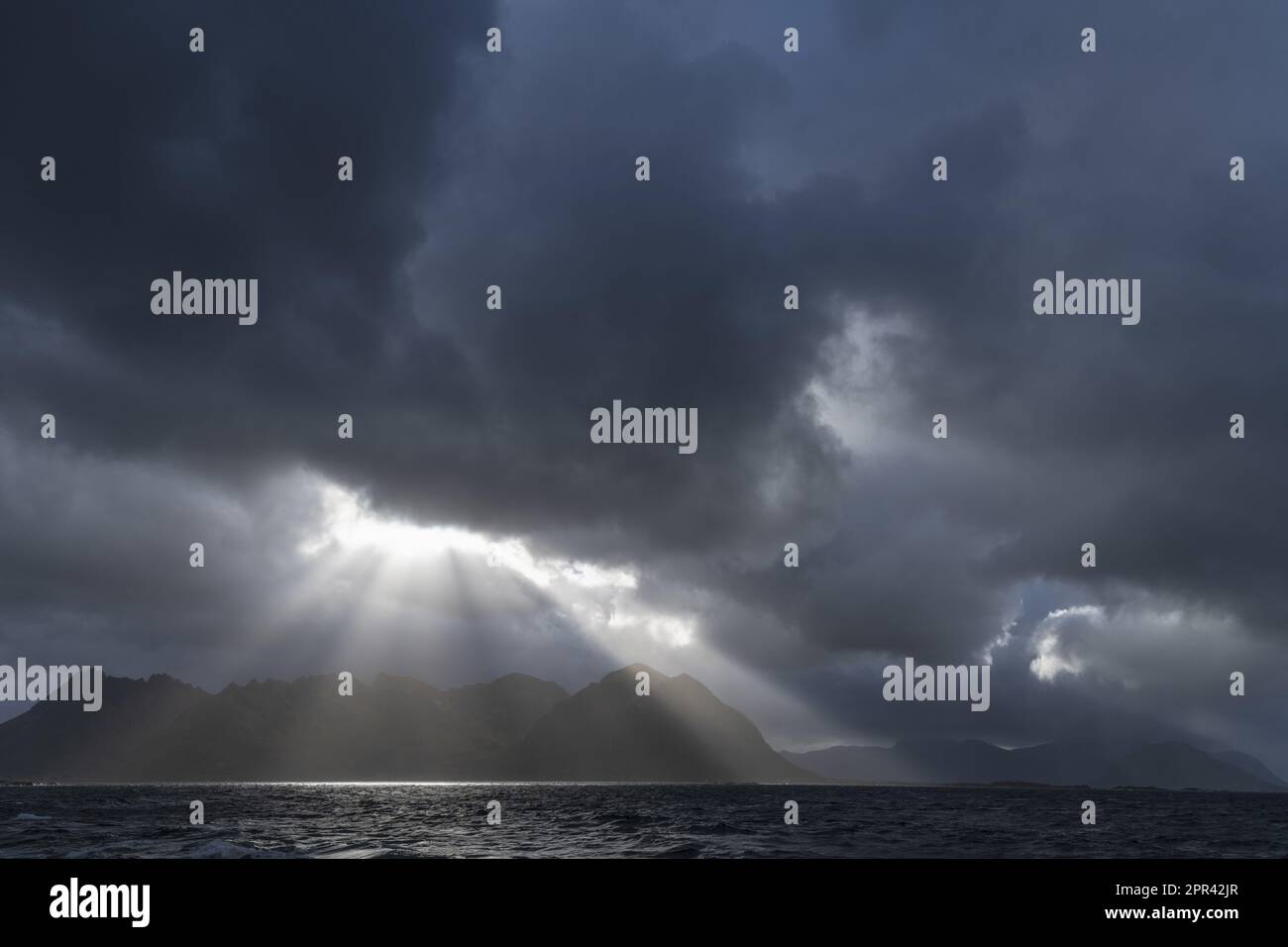 Unwetter über den Lofoten, Norwegen und den Lofoten Stockfoto