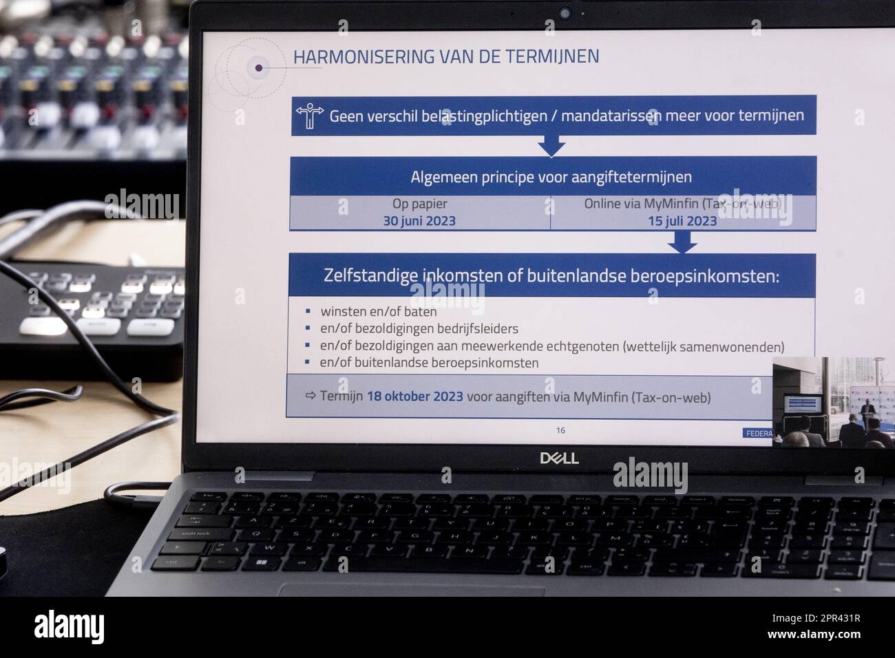 Brüssel, Belgien. 26. April 2023. Abbildung zeigt eine Pressekonferenz des Bundesfinanzministeriums zur Einkommensteuererklärung 2023 am Mittwoch, den 26. April 2023 in Brüssel. Die steuerlichen Neuerungen auf föderaler und regionaler Ebene, die geschlechtsneutrale Rückführung, die Harmonisierung der Einreichungsfristen und der Dienst zur Unterstützung der Bürger bei der Rückführung werden vorgestellt, außerdem werden einige praktische Fragen erörtert BELGA PHOTO HATIM KAGHAT Credit: Belga News Agency/Alamy Live News Stockfoto