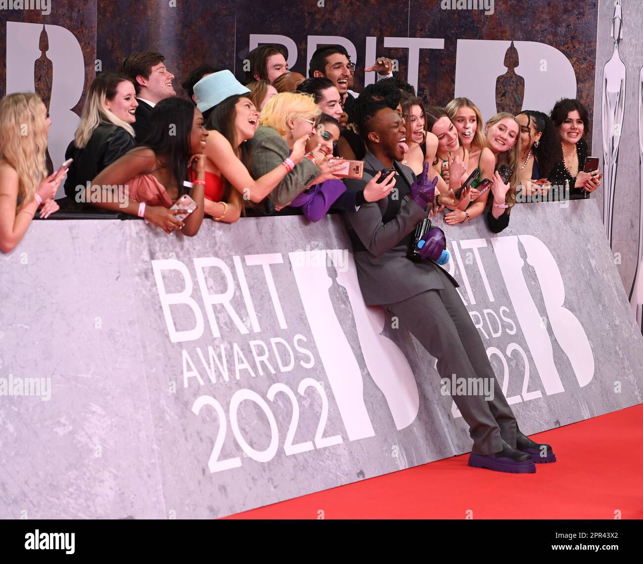 Foto muss gutgeschrieben werden ©Alpha Press 079965 08/02/2022 KSI AKA Olajide Olatunji bei den BRIT Awards 2022 in der O2 Arena in London Stockfoto