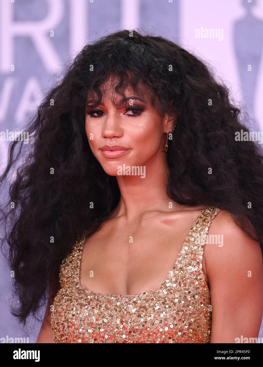 Foto muss gutgeschrieben werden ©Alpha Press 079965 08/02/2022 Vick Hope bei den BRIT Awards 2022 in der O2 Arena in London Stockfoto