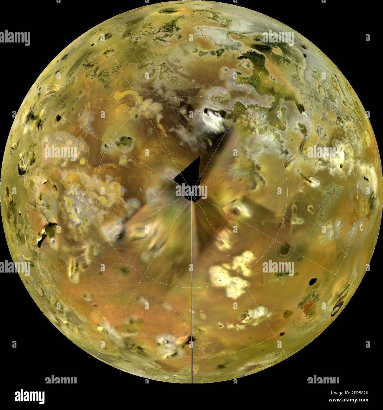 Beschreibung IO ist der vulkanischste Körper im Sonnensystem. Vulkane brechen riesige Mengen an Silikat-Lava, Schwefel und Schwefeldioxid aus und verändern ständig das Aussehen von IO. Diese neue Basiskarte von Jupiters Mond-IO wurde durch die Kombination der besten Bilder der Voyager 1 und der Galileo-Missionen hergestellt. Obwohl Galileo die subjovianische Hemisphäre von IO schlecht gesehen hat, decken die äußerst detaillierten Voyager 1-Bilder Längen von 240 W bis 40 W und die nahe gelegenen südlichen Breitengrade ab. Es wurde ein Monochrommosaik mit den hochauflösenden Bildern von Galileo und Voyager 1 zusammengestellt, das Folgendes umfasst Stockfoto