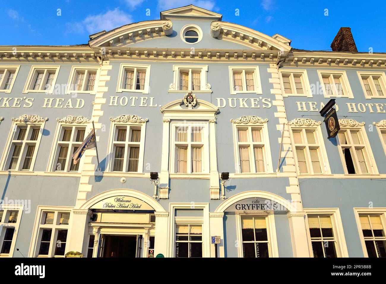 Fassade des Herzogs Kopf Hotel, Dienstag Marktplatz, King's Lynn, Norfolk, England, Vereinigtes Königreich Stockfoto