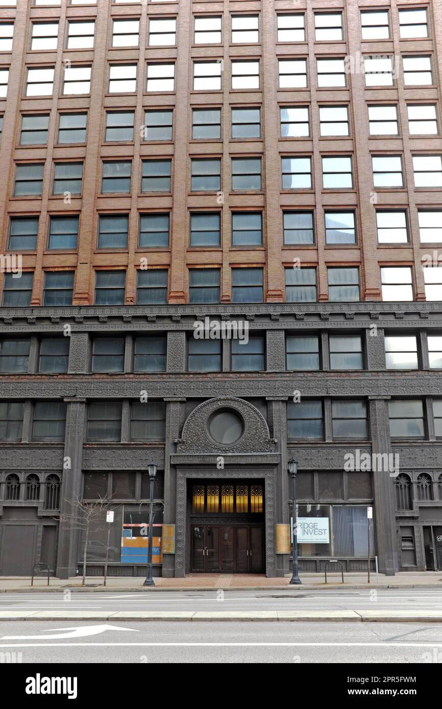 Das 17-stöckige Rockefeller Building mit Eingang an der Superior Avenue ist ein historisches Hochhaus, das 1905 fertiggestellt wurde. Stockfoto