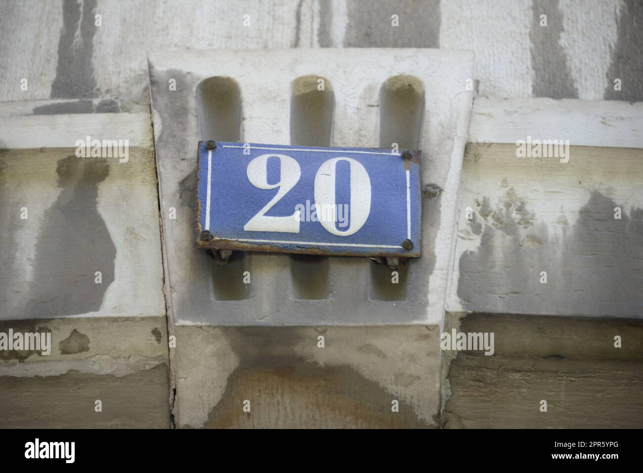 Nummer 20 auf einem Haus in Lissabon - Lisboa - der Hauptstadt Portugals, September 2018 Stockfoto