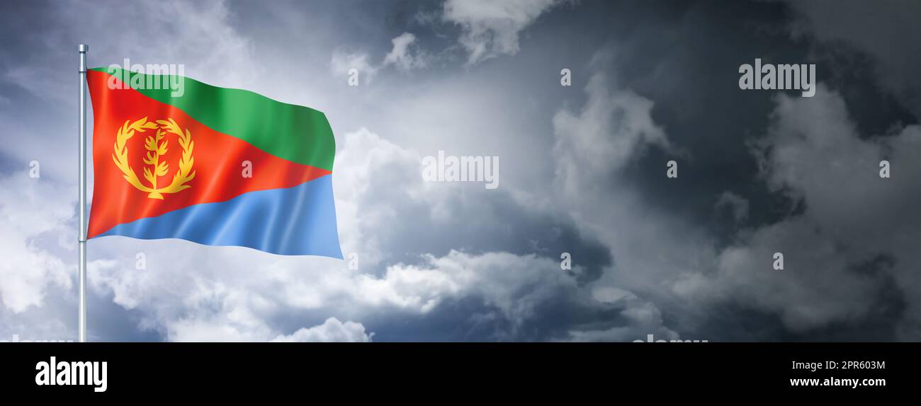 Eritreische Flagge am bewölkten Himmel Stockfoto