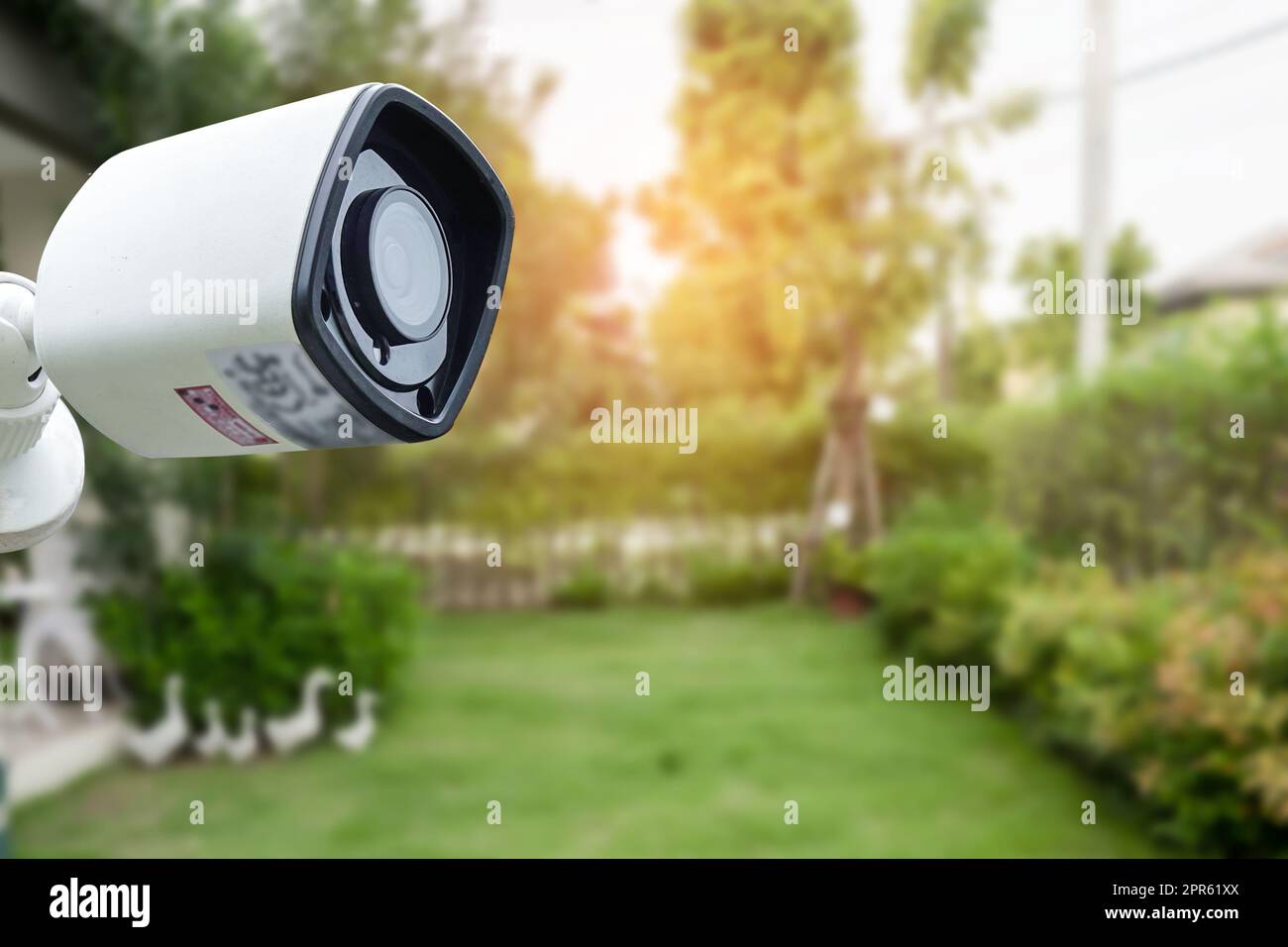 CCTV Closed Circuit Kamera, TV-Überwachung im Garten zu Hause, Sicherheitssystem Konzept. Stockfoto