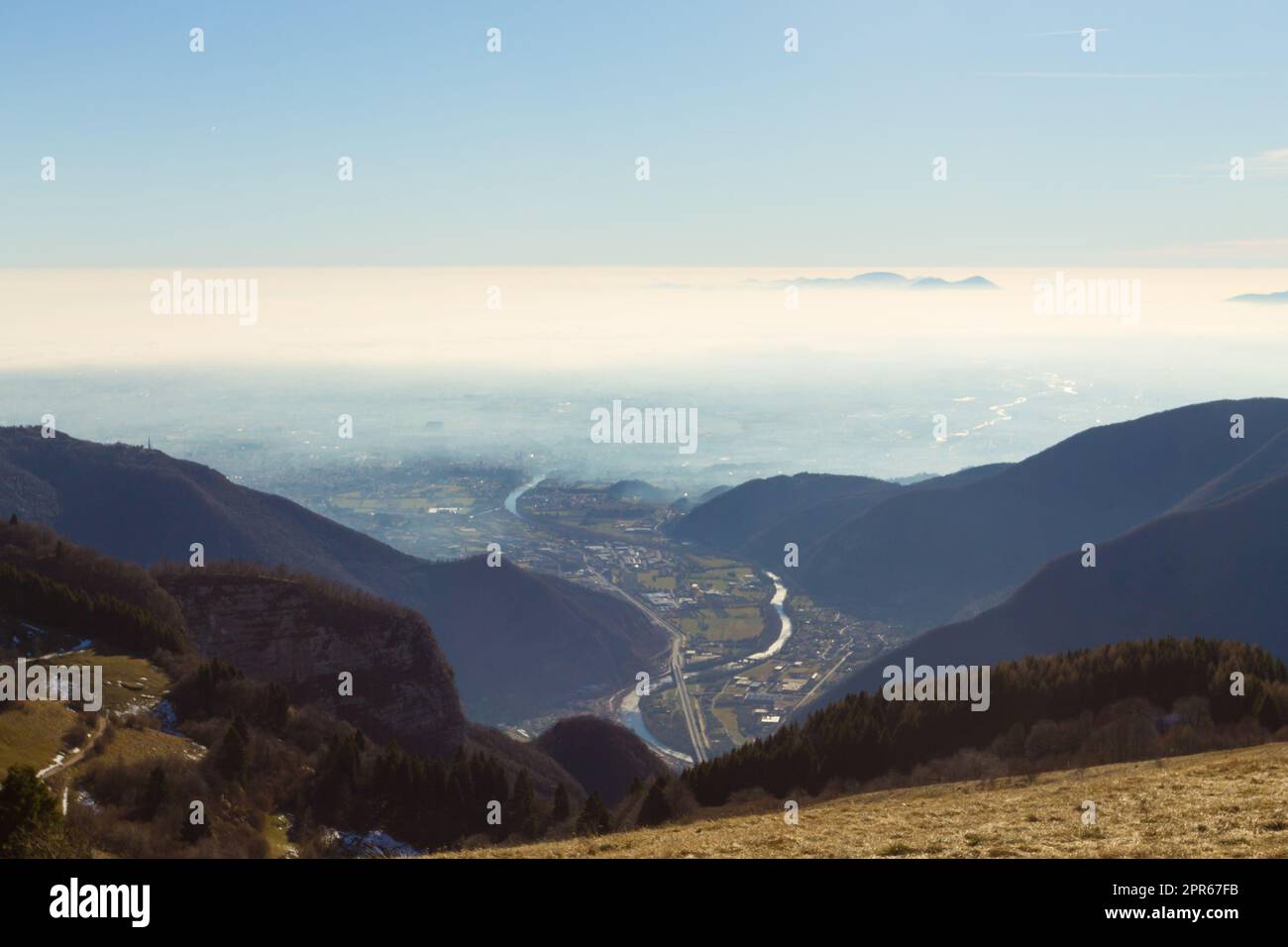 Blick auf die italienischen Alpen. Berglandschaft Stockfoto