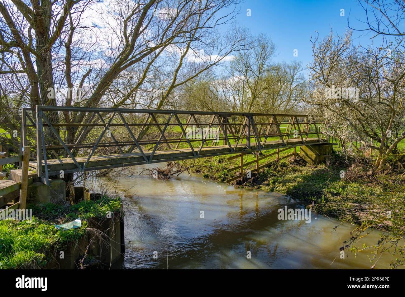 Der Fluss Wid in der Nähe von Margaretting Essex an einem frühen Frühlingstag. Stockfoto
