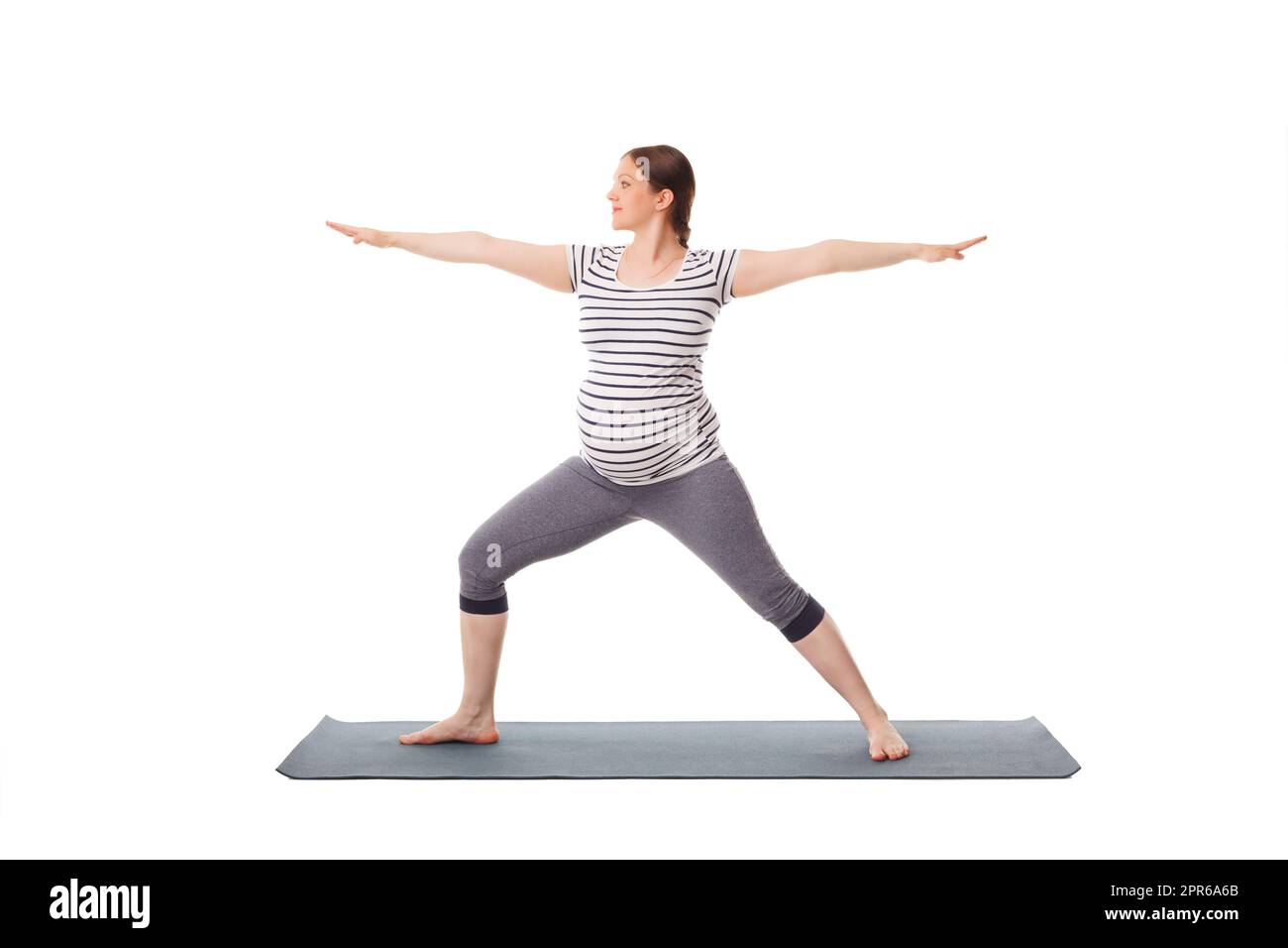 Schwangere beim Yoga Asana Virabhadrasana 2 Stockfoto