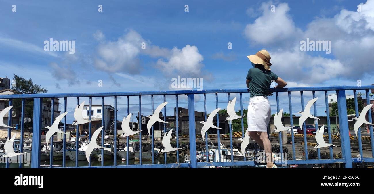 Gelegen im Gongliao District und Miri Longdong Bay, umgeben von Bergen auf drei Seiten und nur mit Blick auf das Meer im Nordosten, um eine natürliche kleine Bucht zu bilden, New Taipei City, Taiwan Stockfoto