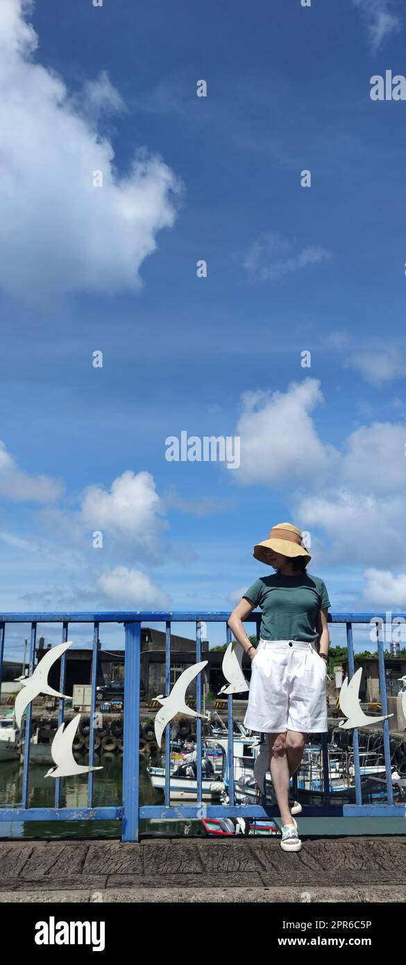 Gelegen im Gongliao District und Miri Longdong Bay, umgeben von Bergen auf drei Seiten und nur mit Blick auf das Meer im Nordosten, um eine natürliche kleine Bucht zu bilden, New Taipei City, Taiwan Stockfoto
