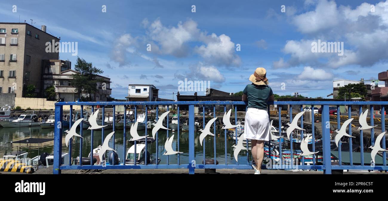 Gelegen im Gongliao District und Miri Longdong Bay, umgeben von Bergen auf drei Seiten und nur mit Blick auf das Meer im Nordosten, um eine natürliche kleine Bucht zu bilden, New Taipei City, Taiwan Stockfoto