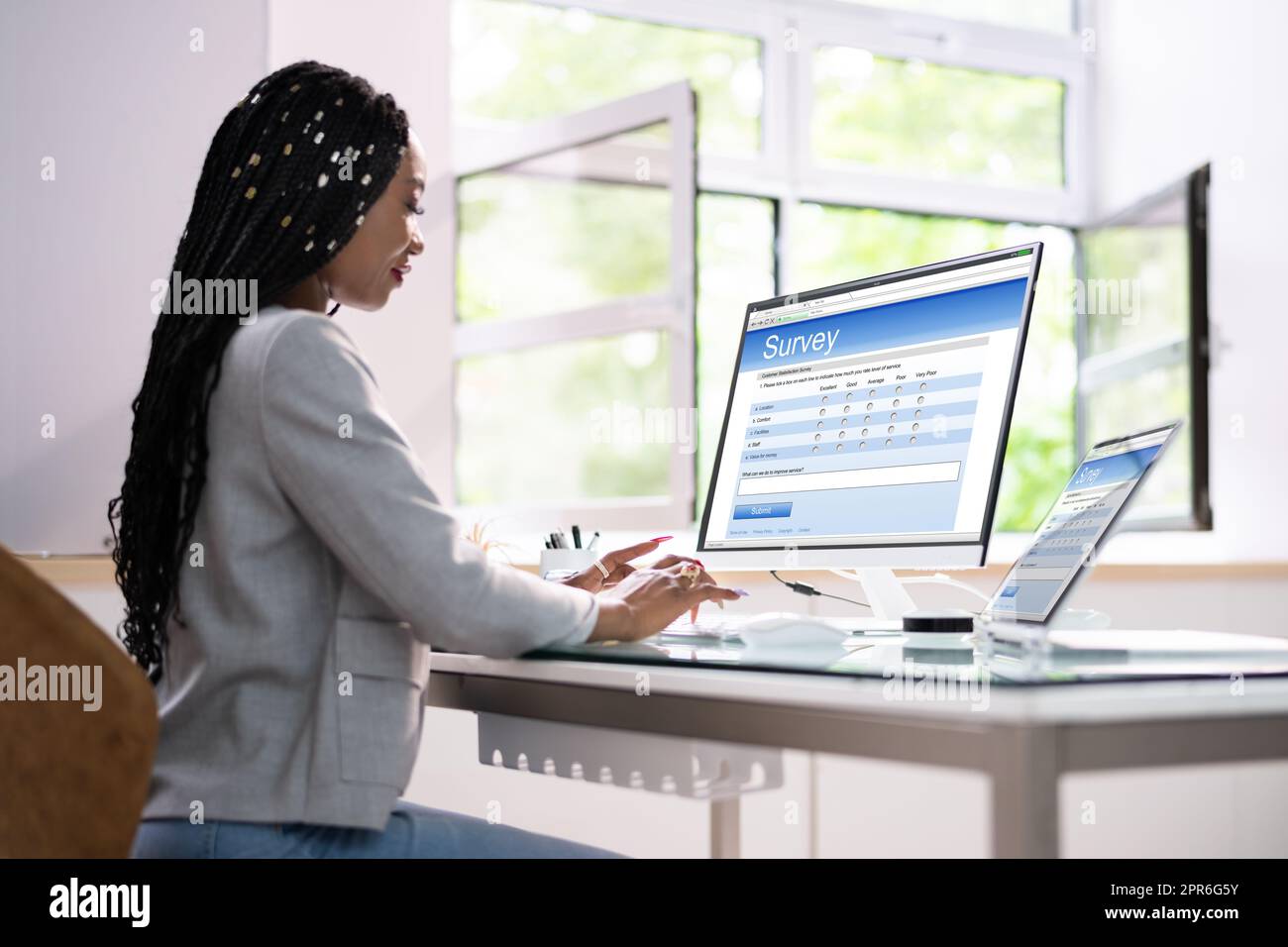 Fragebogen Zur Kundenumfrage Zum Computer Stockfoto