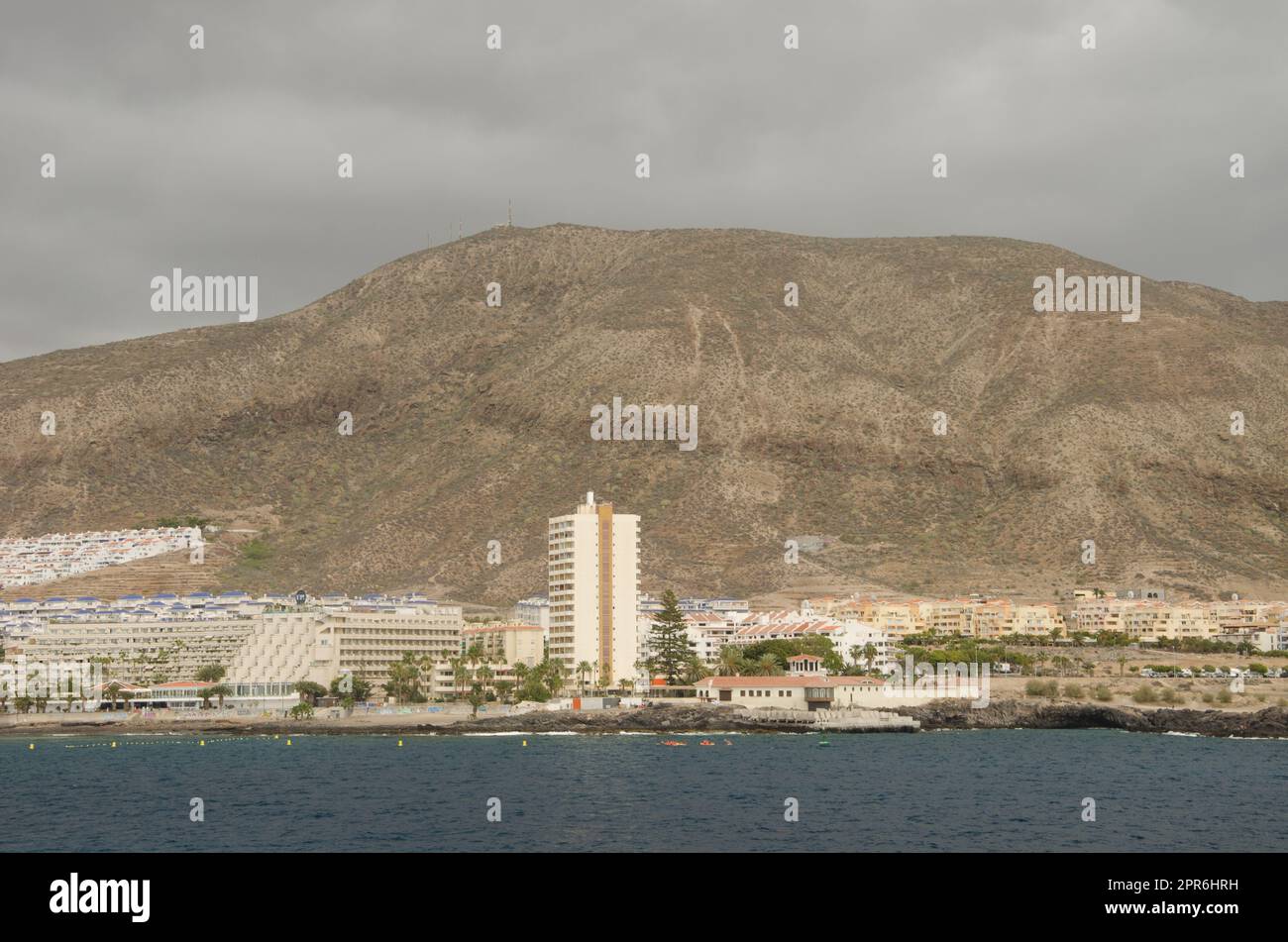 Los Cristianos und Guaza Mountain. Stockfoto