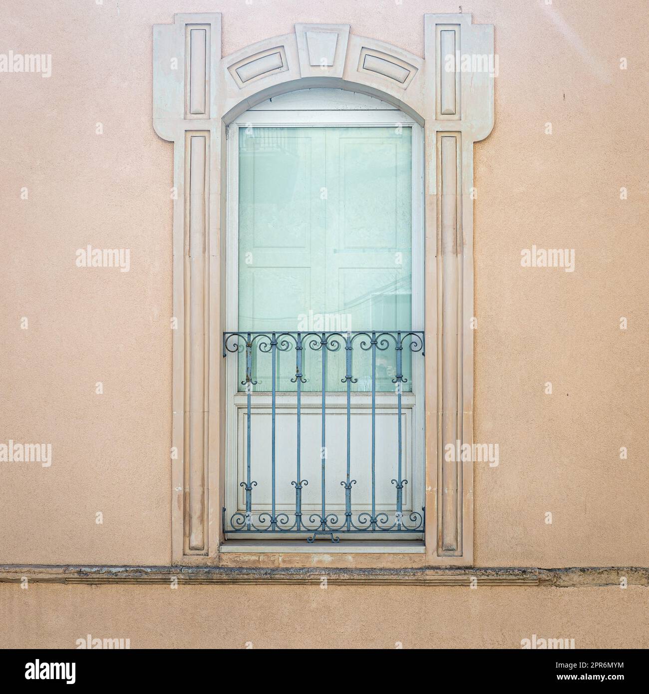 fenster in den Fassaden Stockfoto