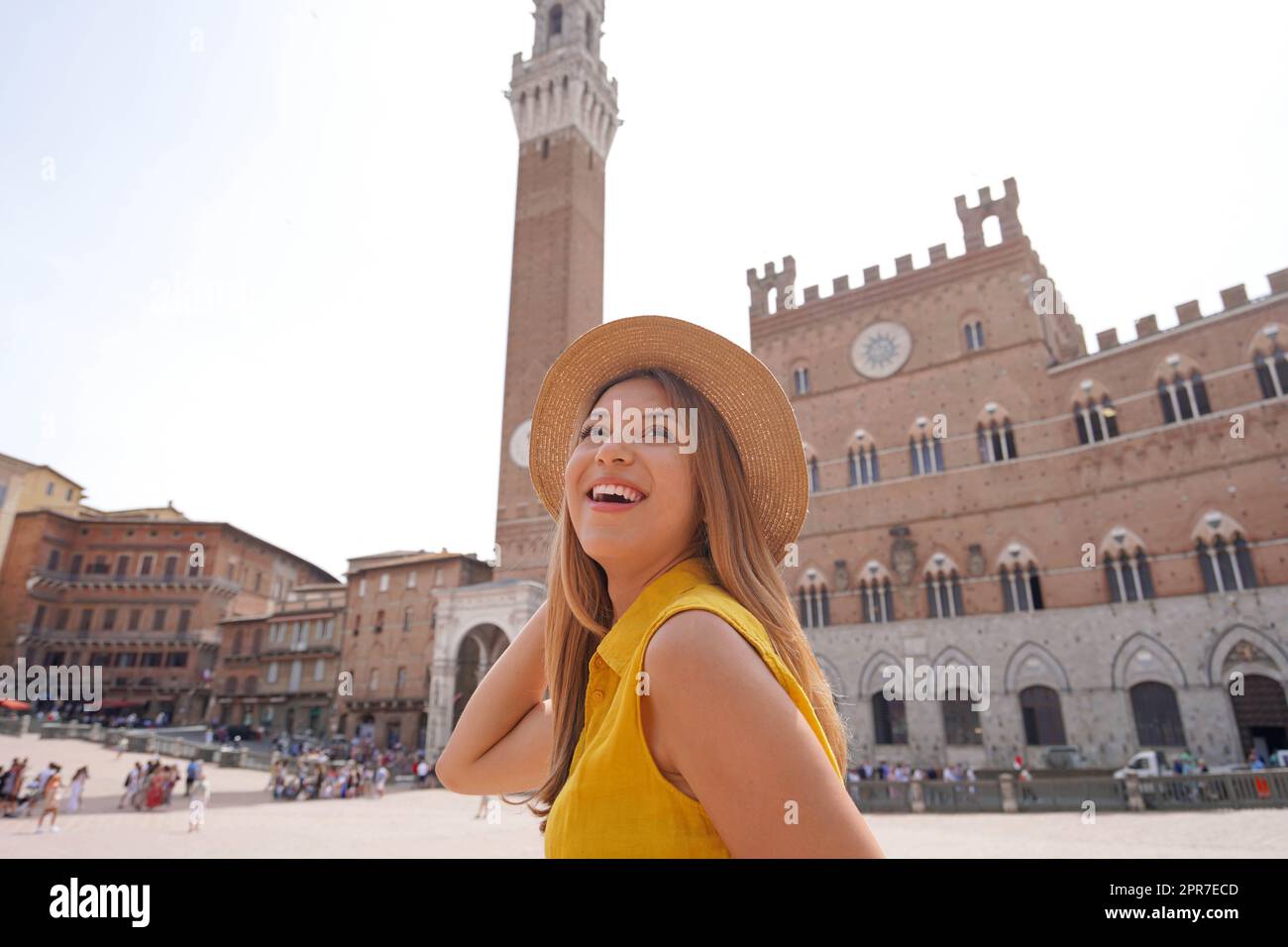 Tourismus in Italien. Attraktive junge Frau besucht Siena historische Stadt der Toskana, Italien. Stockfoto