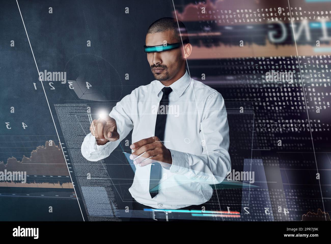 Den Möglichkeiten der Technologie ist kein Ende gesetzt: Ein hübscher junger Geschäftsmann, der eine digitale Schnittstelle nutzt. Stockfoto