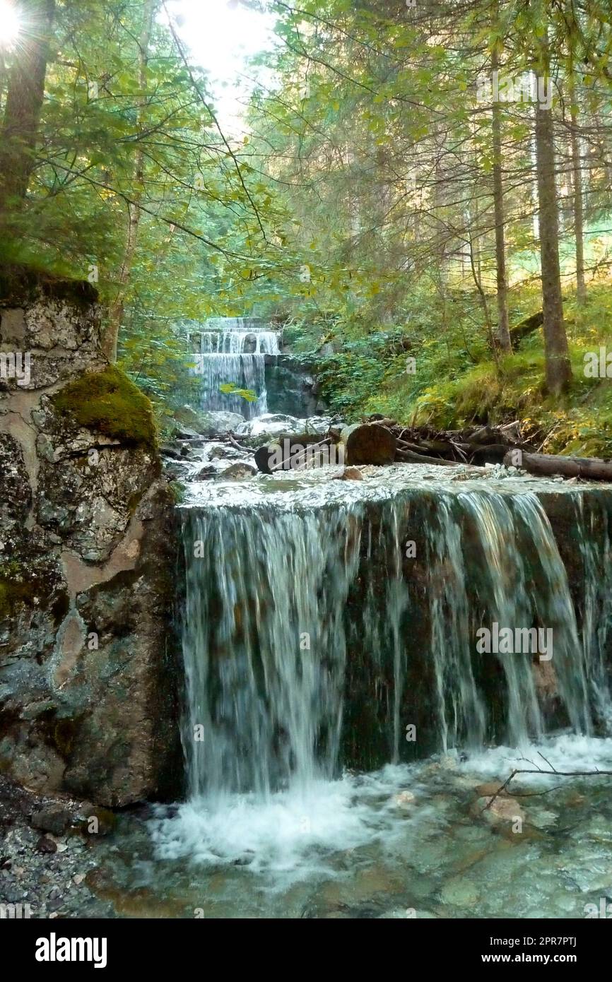 Wasserfall in den Bergen Wandertour zum Tegelberg, Bayern, Deutschland Stockfoto