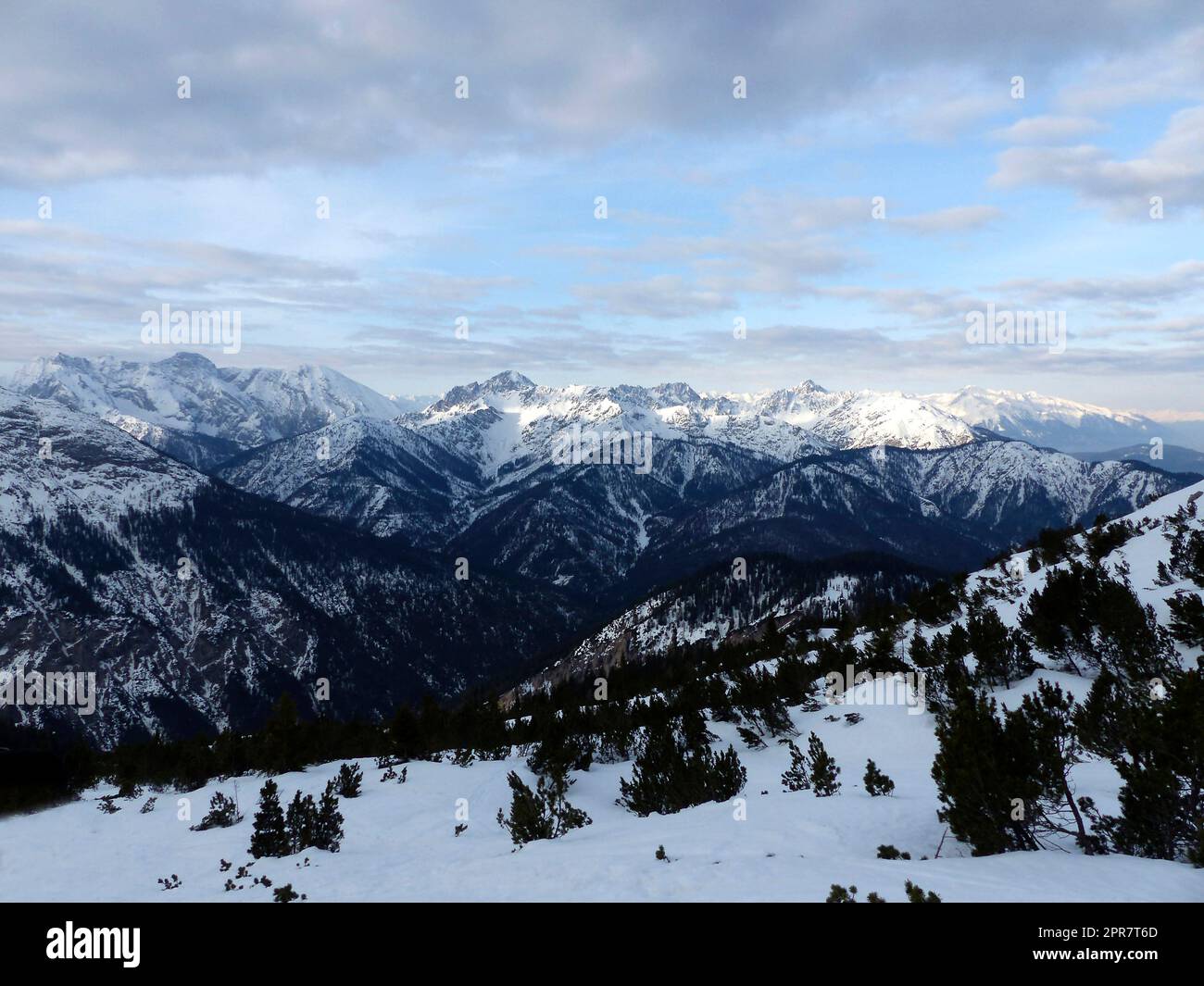 Winterwanderung zum Pleisenspitze Berg, Karwendel, Tirol, Österreich Stockfoto