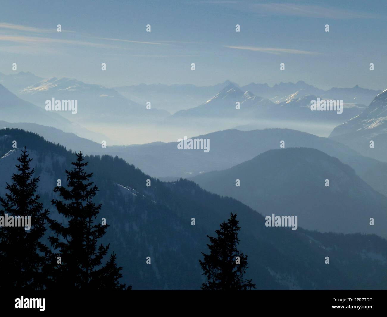 Winterwanderung zum Pleisenspitze-Berg, Tirol, Österreich Stockfoto