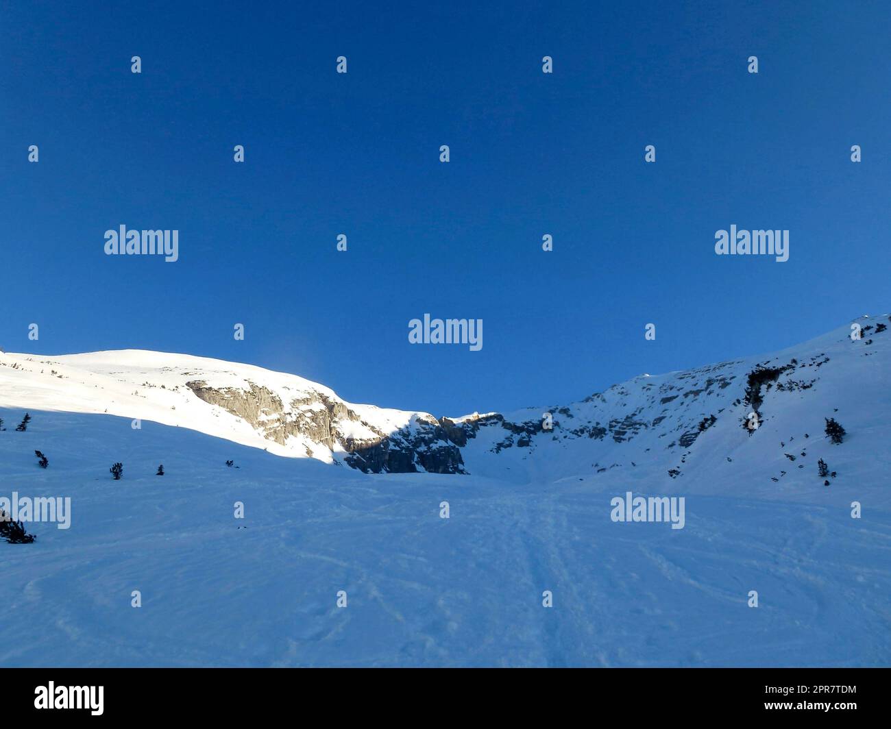 Winterwanderung zum Pleisenspitze-Berg, Tirol, Österreich Stockfoto