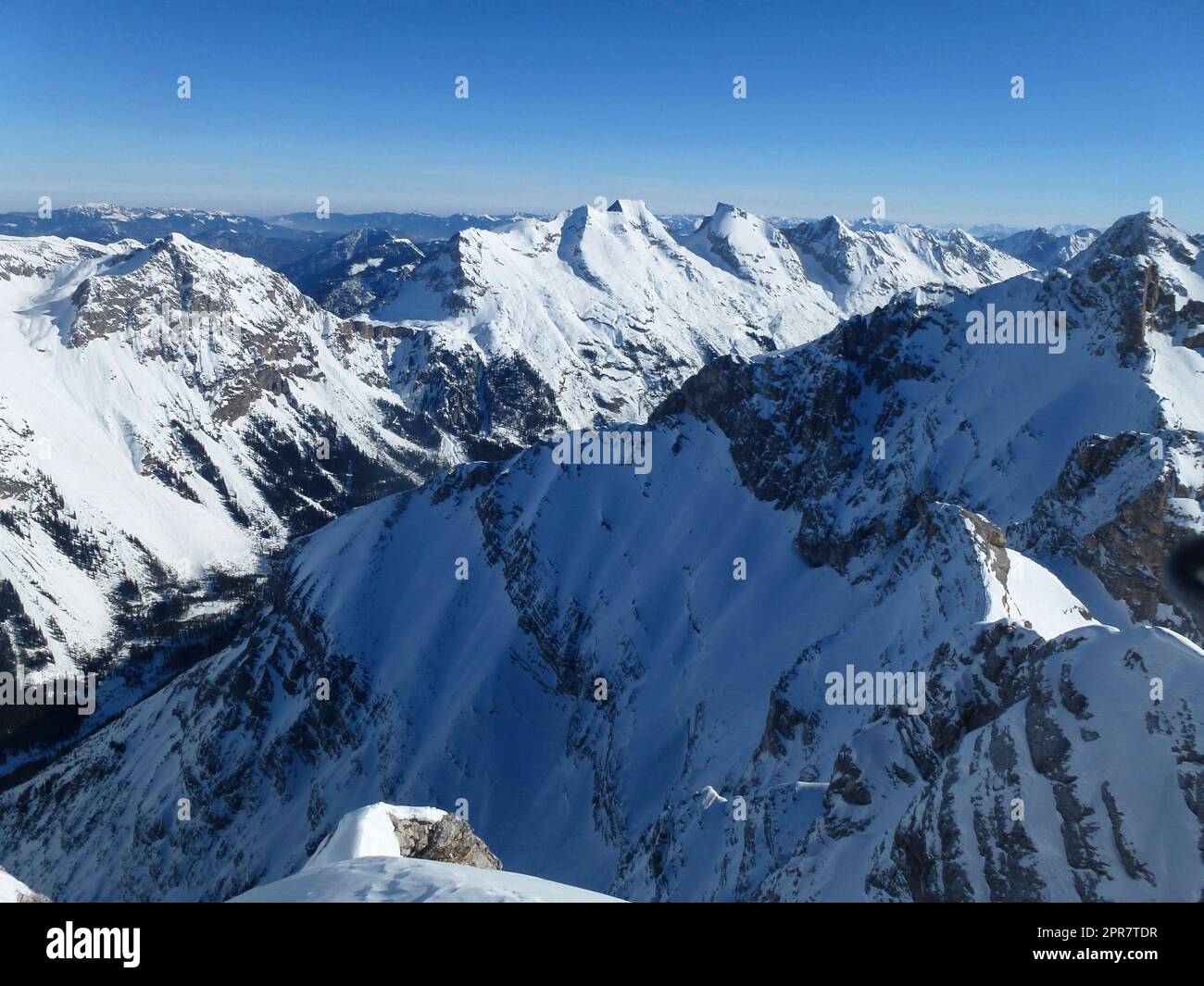 Winterwanderung zum Pleisenspitze-Berg, Tirol, Österreich Stockfoto