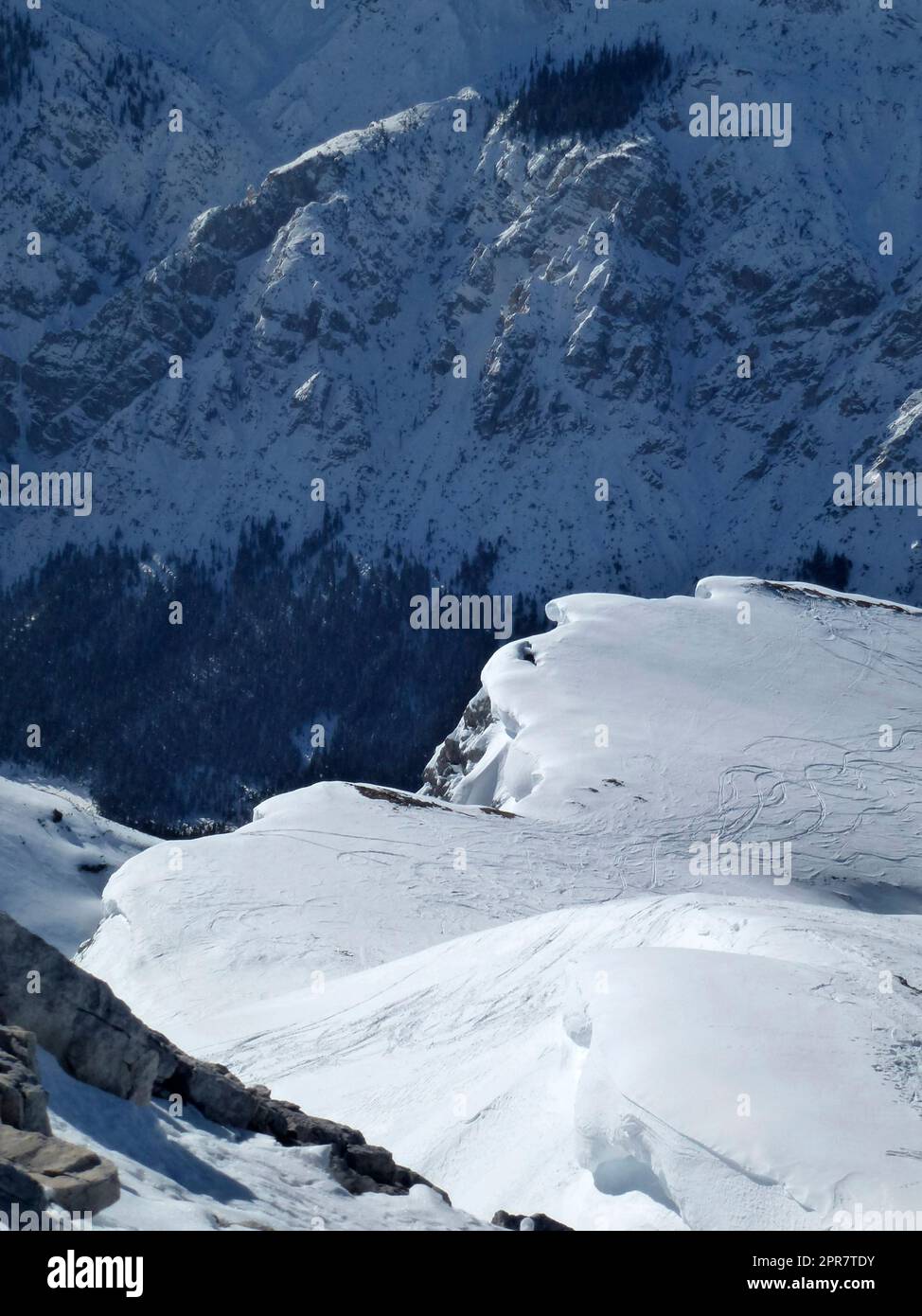Winterwanderung zum Pleisenspitze-Berg, Tirol, Österreich Stockfoto