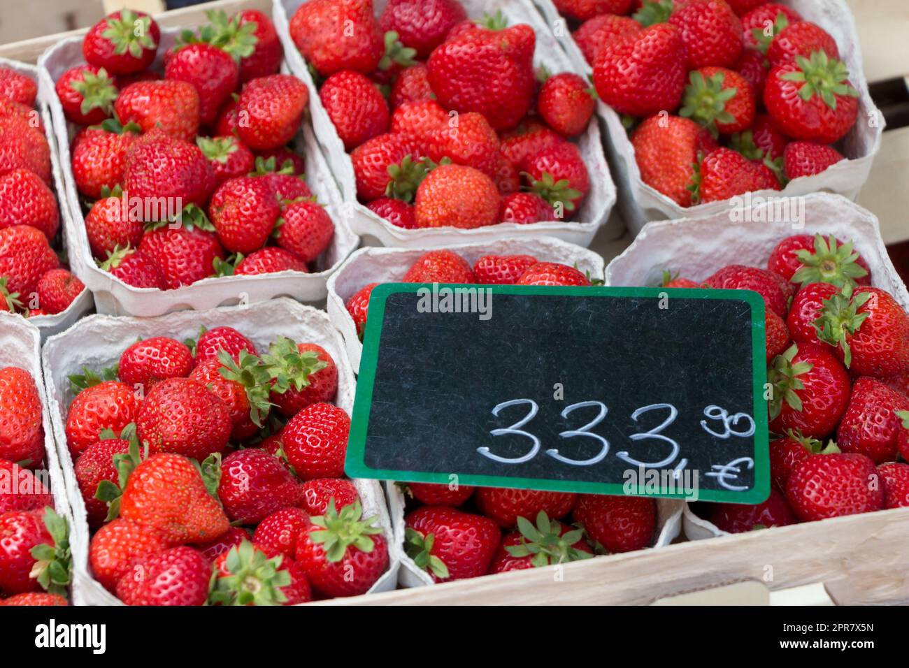 Rote Erdbeeren Marktpreis Hyperinflation Luxus Lebensmittel Stockfoto