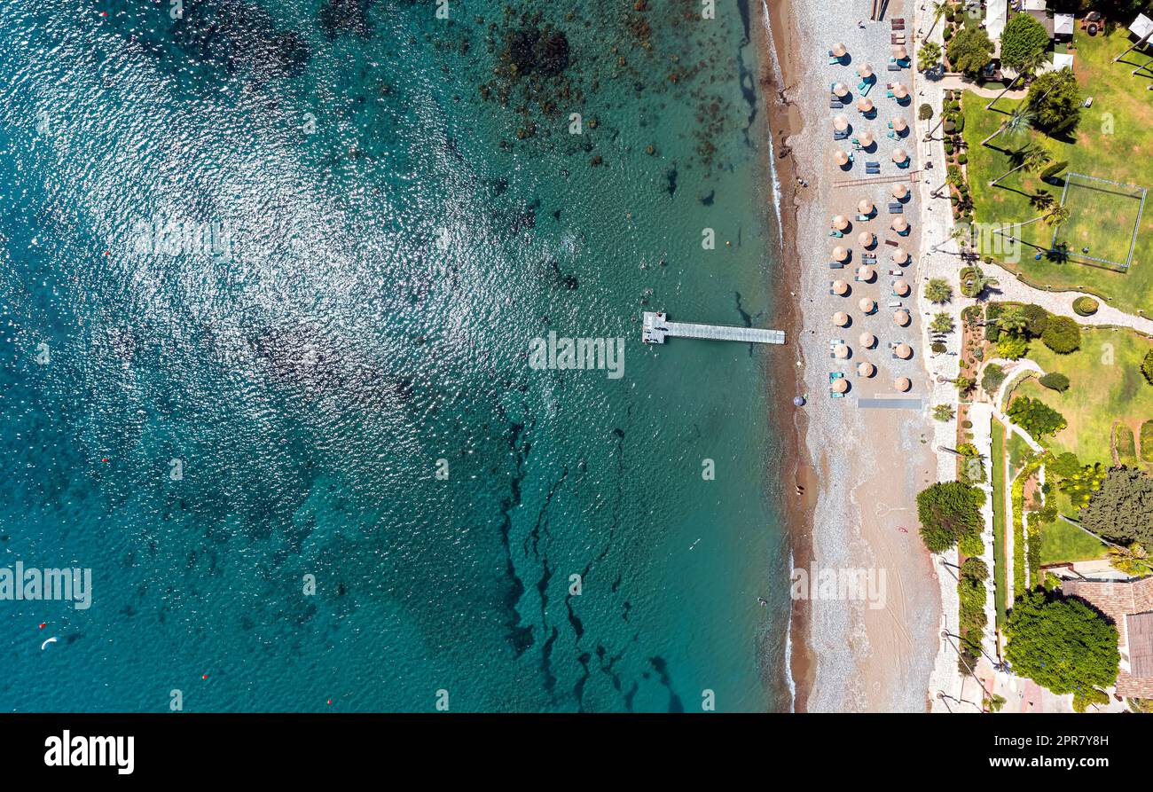 Blick von oben auf den Strand von Pissouri. Limassol District, Zypern Stockfoto