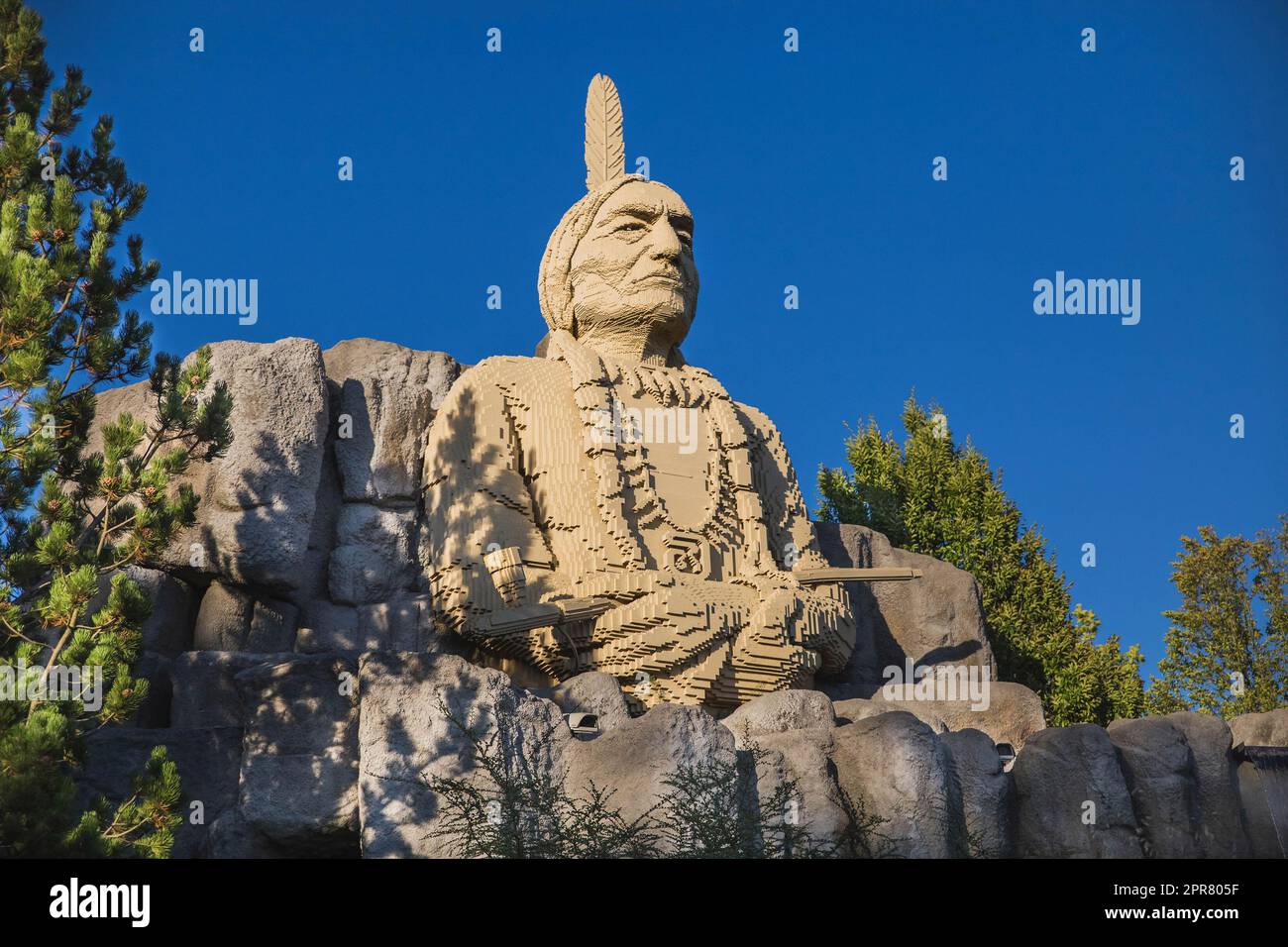 Billund, Dänemark, Juli 2018: LEGO-Statue eines indischen Häuptlings Stockfoto