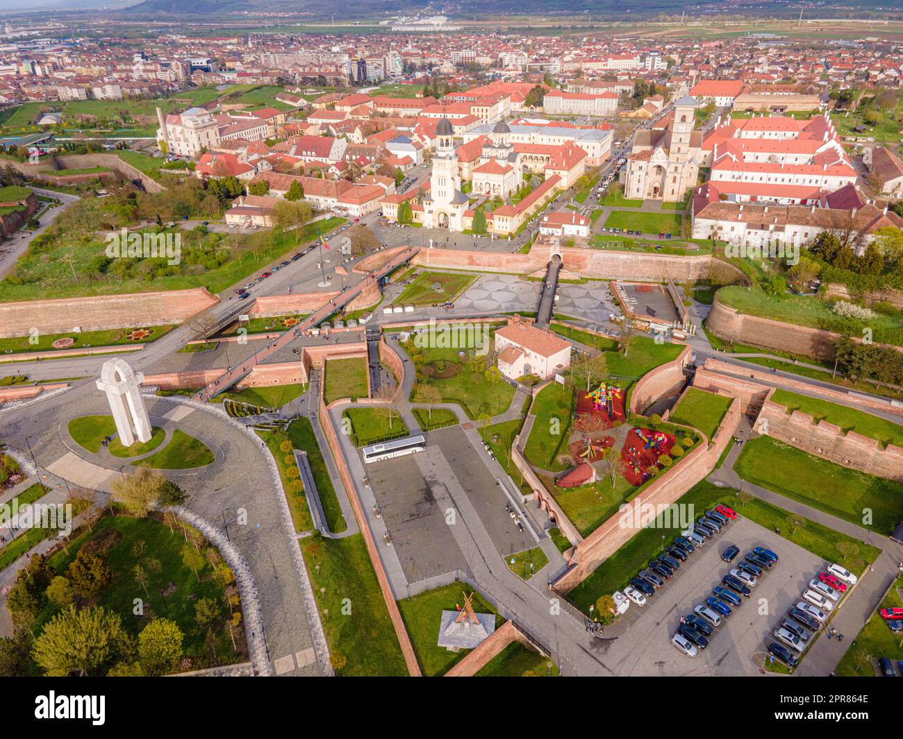 Luftaufnahme der Zitadelle von Alba Carolina in Alba Iulia, Rumänien. Das Foto wurde von einer Drohne mit der Kamera aufgenommen Stockfoto