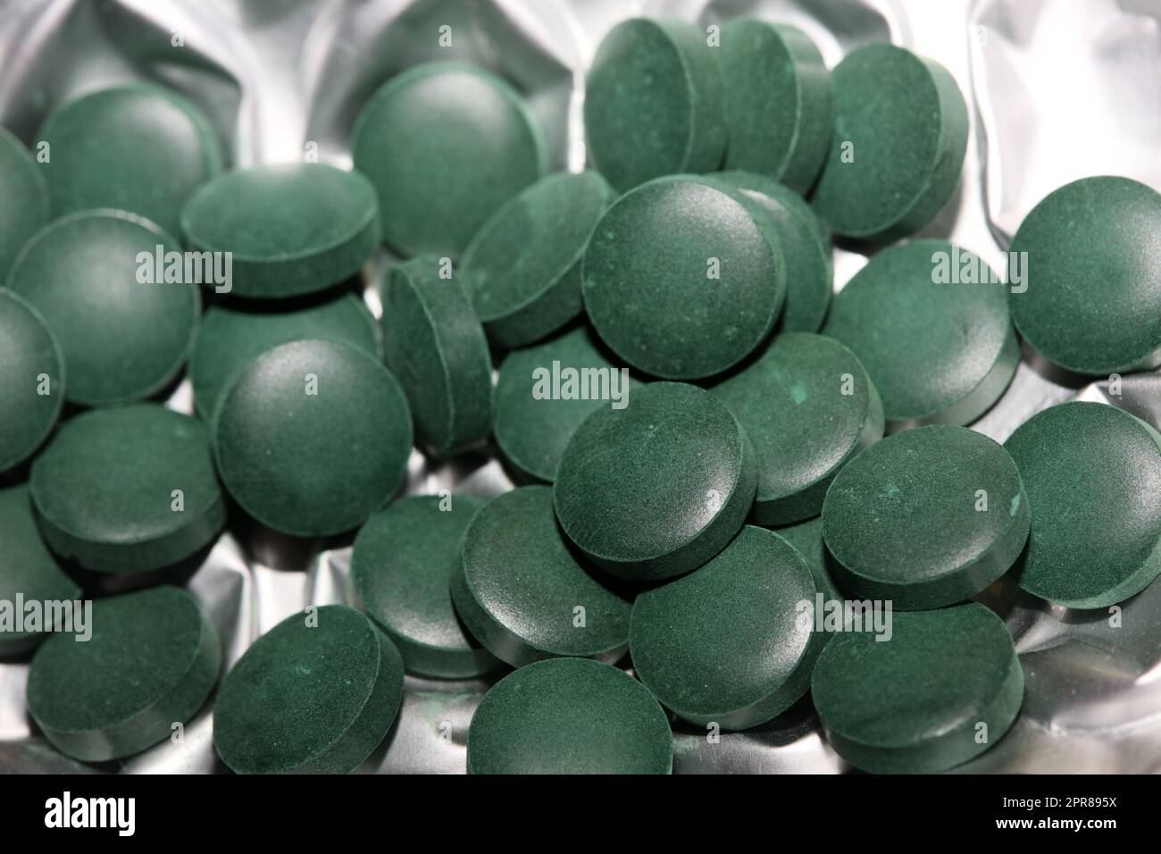 Medizinische grün rund Vitamine Spirulina platensis gesunde super Food Nahaufnahme Hintergrund hohe Qualität große Drucke Stockfoto