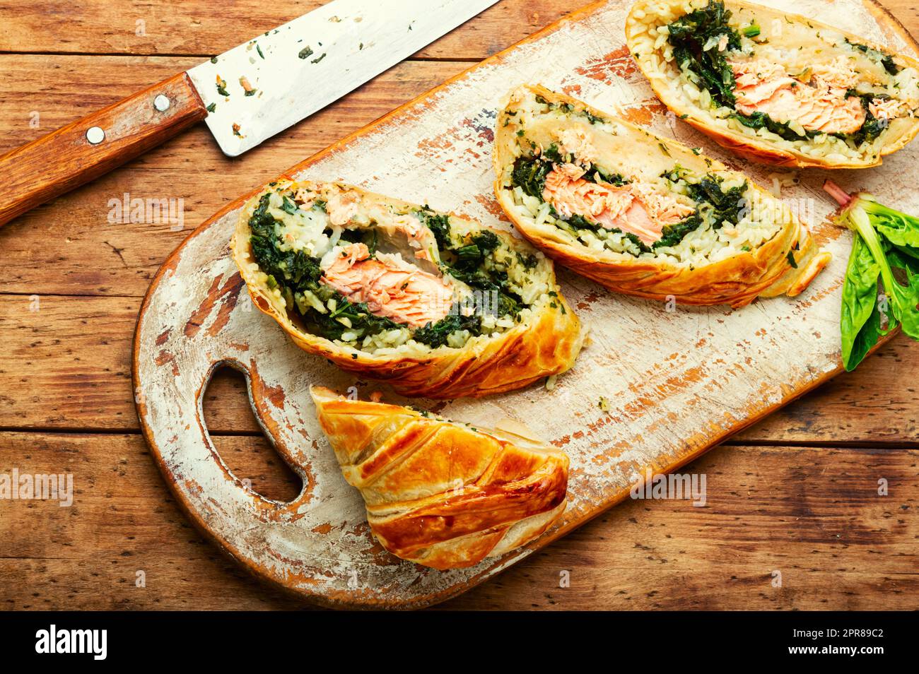 In Teig gebackener Lachs. Stockfoto