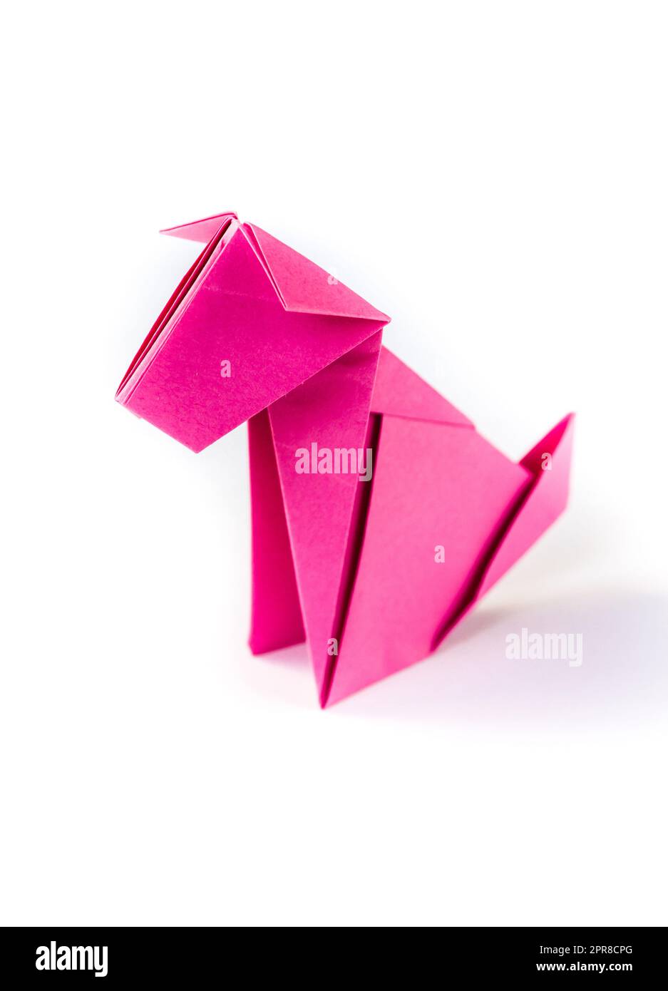 Rosa Papierhund Origami isoliert auf weißem Hintergrund Stockfoto