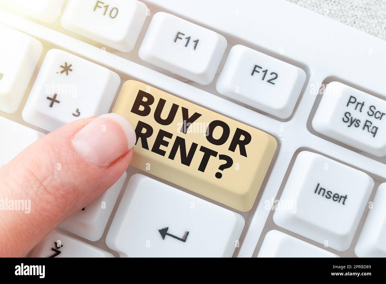 Handschrift Text Kaufen oder Mieten. Es wurde ein Wort geschrieben, in dem ich zweifelhaft zwischen dem Besitz von etwas und dem Kauf einer gemieteten Unentschlossenheit -48787 stand Stockfoto