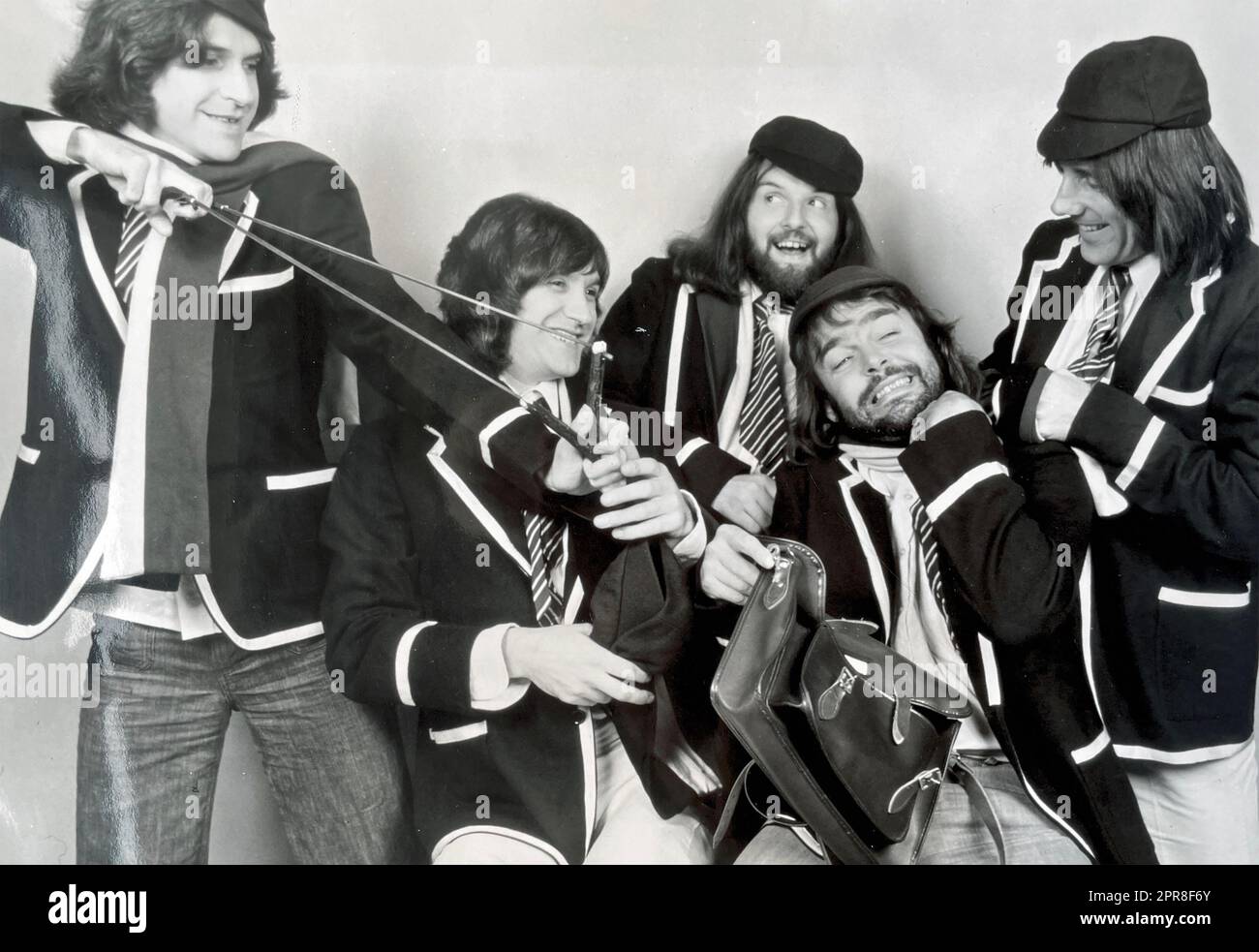 DIE KINKS UK Pop Group. Werbefoto über 1970. Von links: Ray Davies, Dave Davies, John Gosling, John Dalton, Mick Avory Stockfoto