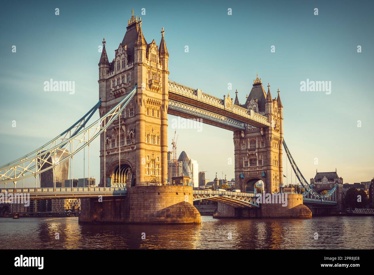 Die berühmte Tower Bridge von london bei Sonnenaufgang Stockfoto