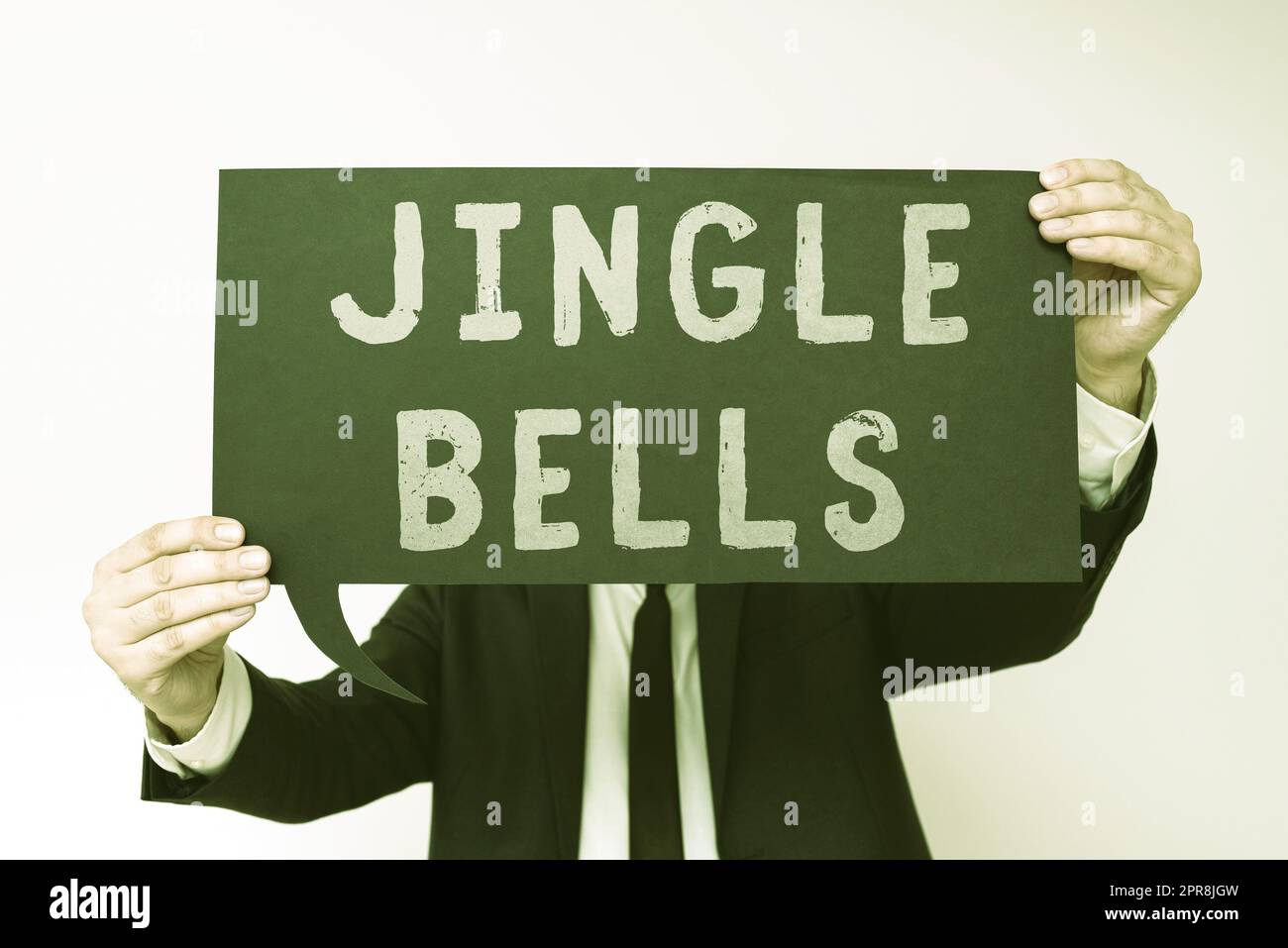 Textunterschrift mit Jingle Bells. Ein Wort, das auf den berühmtesten traditionellen Weihnachtsliedern der Welt geschrieben wurde. Ein Geschäftsmann, der eine Sprechblase mit wichtigen Informationen hält. Stockfoto
