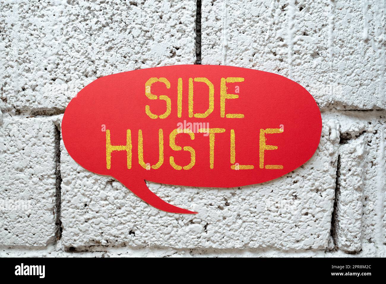 Handschrift Schild Seite Hustle. Konzept bedeutet Way Machen Sie etwas zusätzliches Geld, das Ihnen die Flexibilität gibt, die Sprechblase auf dem Boden mit wichtigen Informationen zu verfolgen. Stockfoto