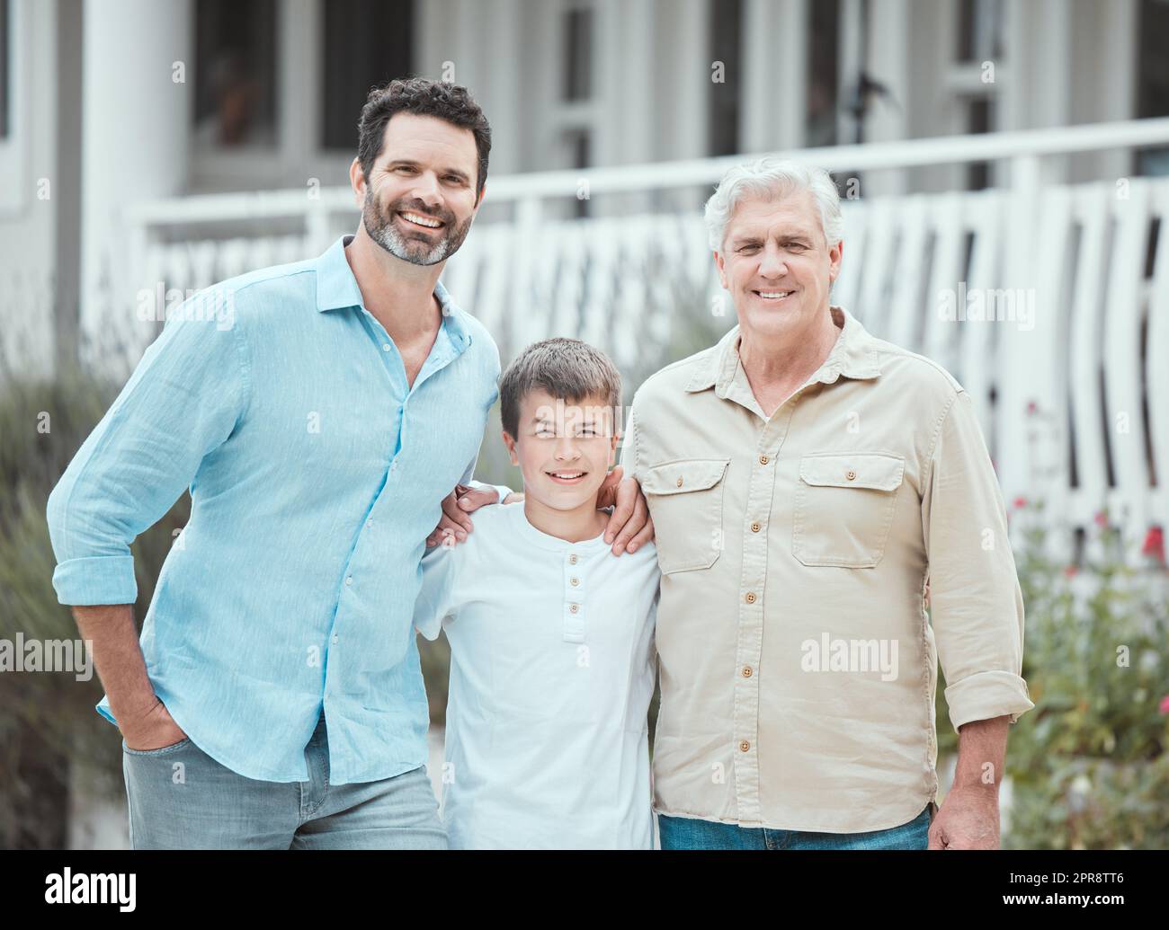 Drei Generationen von Männern. Eine Familie verbringt Zeit zusammen zu Hause. Stockfoto
