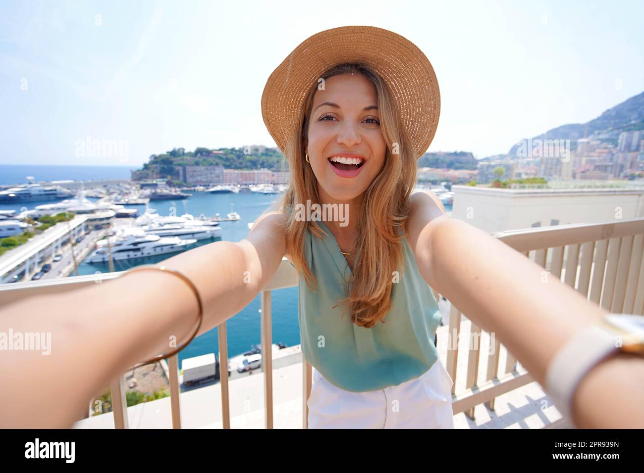 Schöne touristische Mädchen nimmt Selbstporträt in Monte-Carlo, Monaco Stockfoto