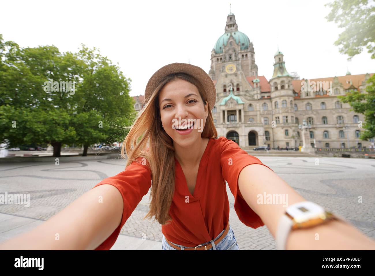 Schöne aufgeregt Schulaustausch Mädchen nimmt Selbstporträt in Hannover, Deutschland Stockfoto