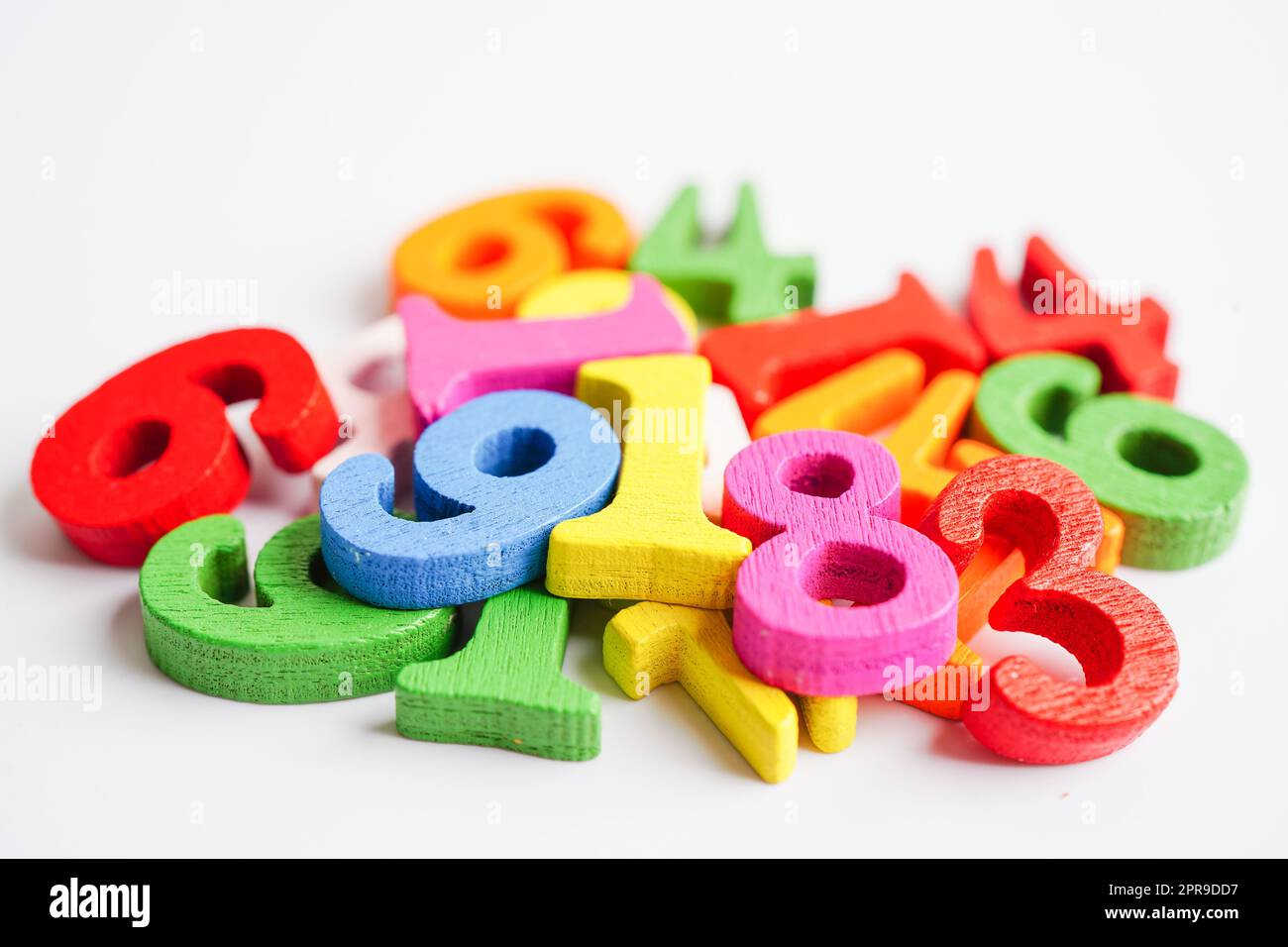 Anzahl Holzblock Würfel für das Lernen Mathematik, Bildung Mathematik Konzept. Stockfoto