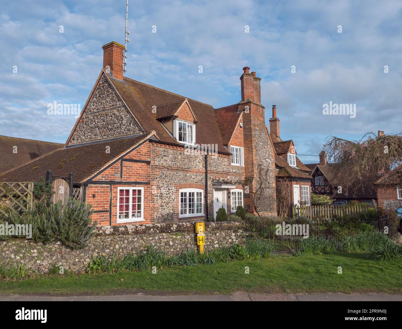 Typisches Ferienhaus im Dorf Hambleden, Henley-on-Thames, Großbritannien. Stockfoto