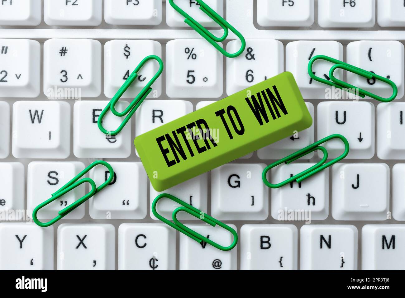 Schreiben mit dem angezeigten Text „Enter to Win“. Wort für Gewinnspiele Versuchen Sie das Glück, die große Preislotterie -49179 zu verdienen Stockfoto