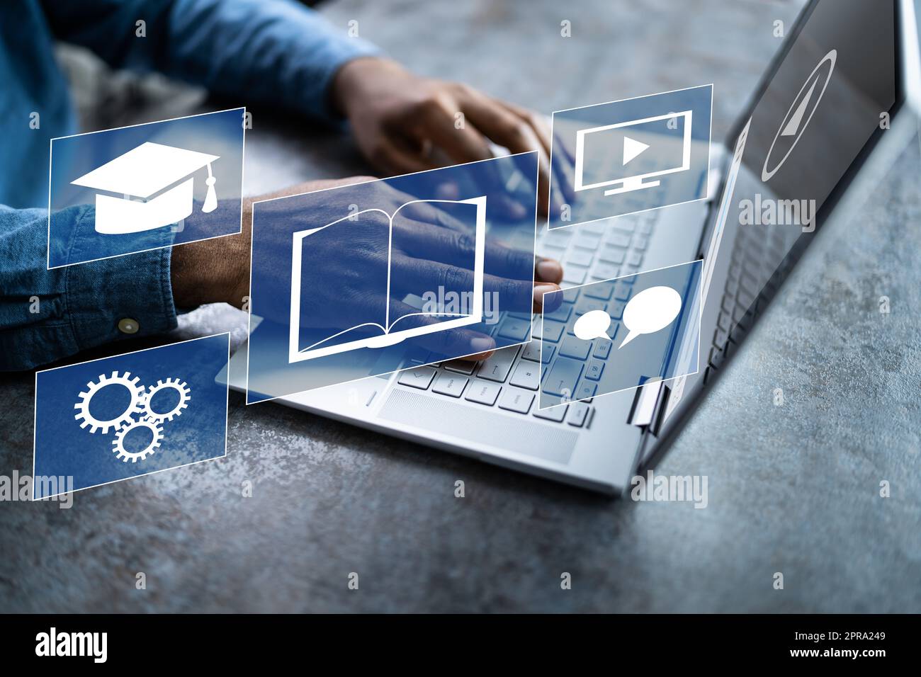 Online-Schulungskurs Lernen. Digitale Wissensbibliothek Stockfoto