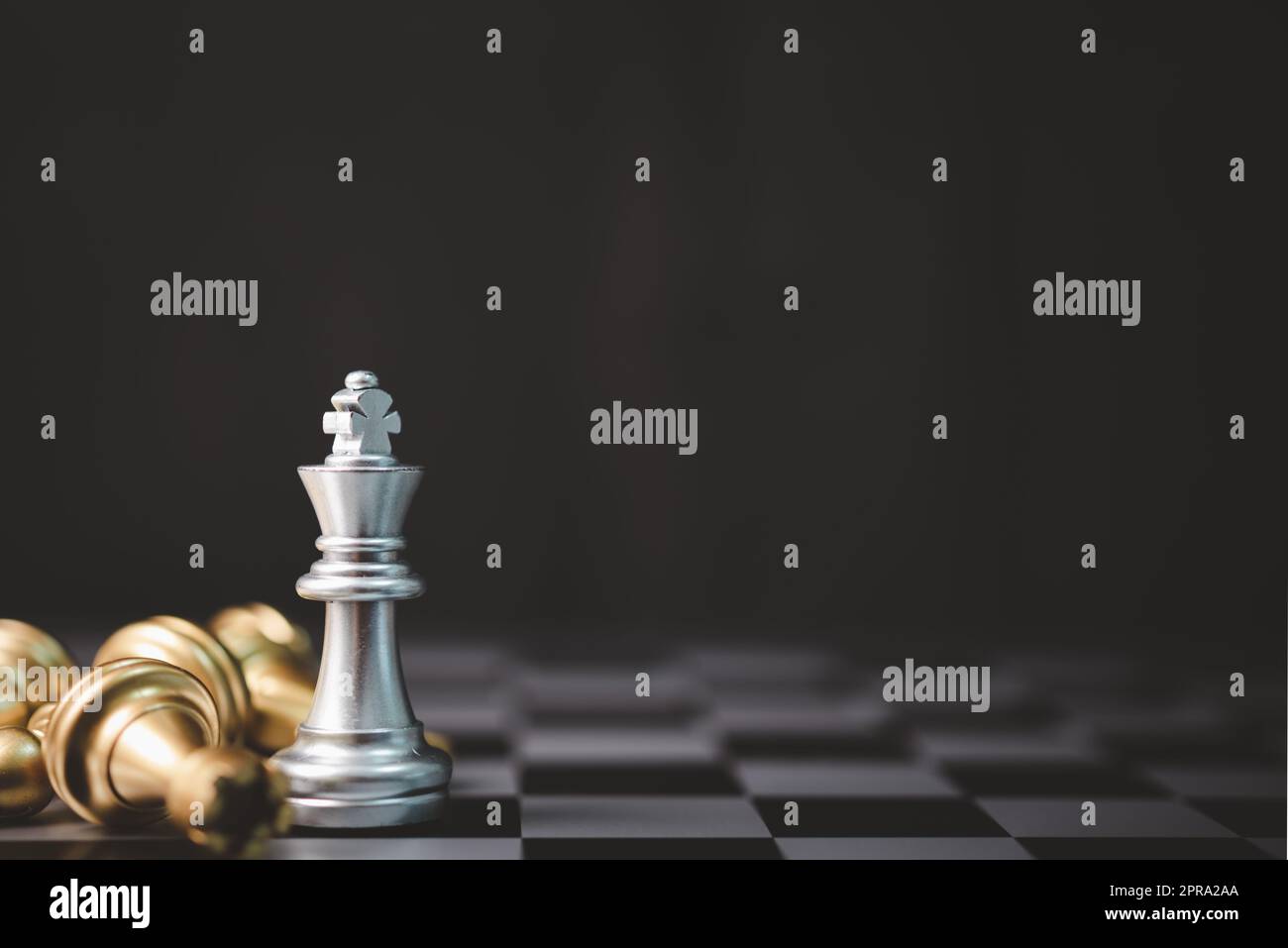 Schachspiel steht auf Schachbrett.Geschäftsstrategie Teamwork Erfolg Anlagekonzept. Stockfoto