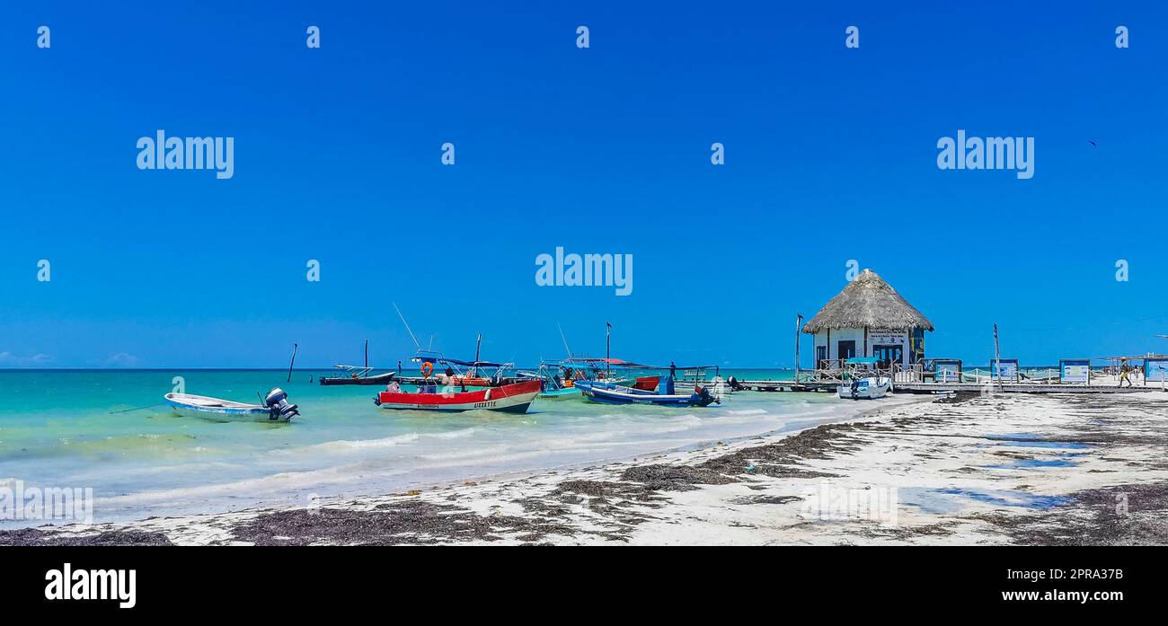 Wunderschöne Holbox Insel Strand Sandbank Panorama türkisfarbene Wassermenschen Mexiko. Stockfoto