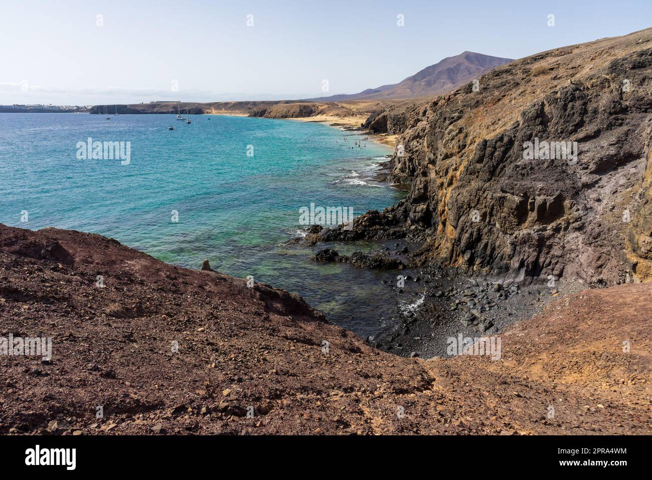 Felsige Ozeanküste der Insel Lanzarote, Kanarische Inseln, Spanien. Stockfoto